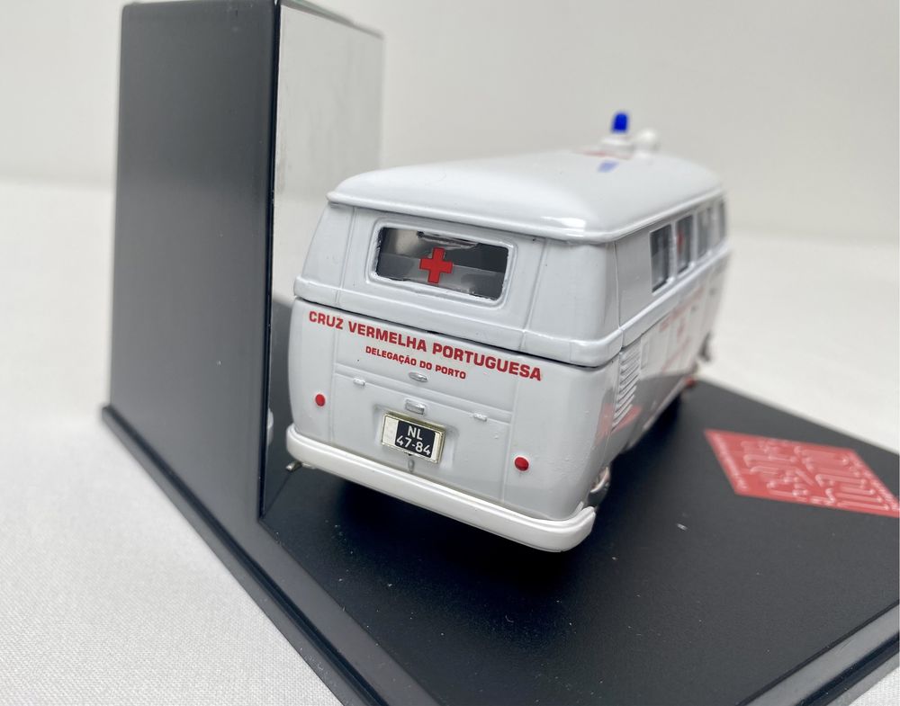 Miniatura VW Kombi 1:43 Cruz Vermelha Porto 1997