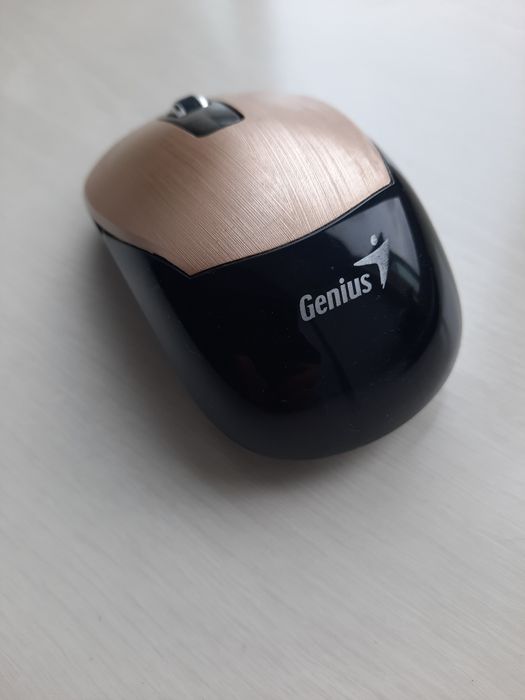 Продам беспроводную компьютерную мышку Genius