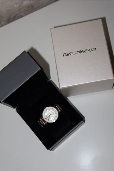 Продам годинник Armani