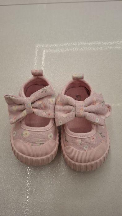 Trampki dla dziewczynki z kokardką