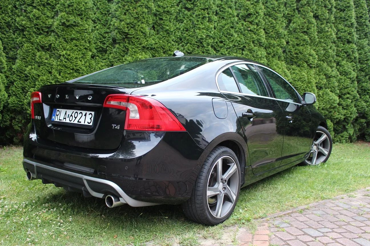 Volvo S60 R Design 1.6 Turbo benzyna T4 moc 180 KM