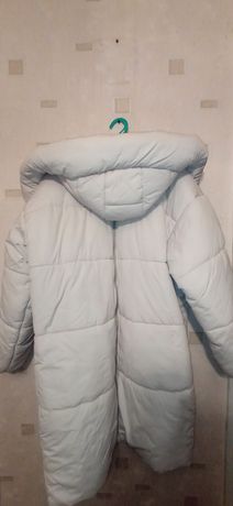 Зимняя куртка молочного цвета