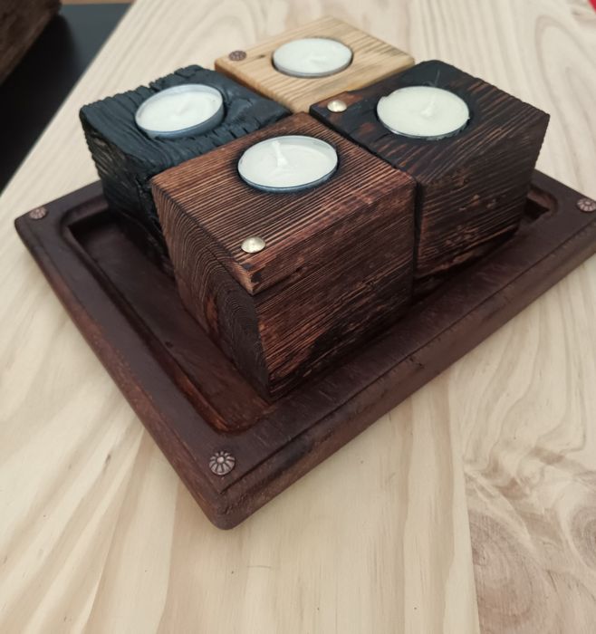 Suporte de Vela em Madeira Reutilizada – Estilo Natural & Yakisugi