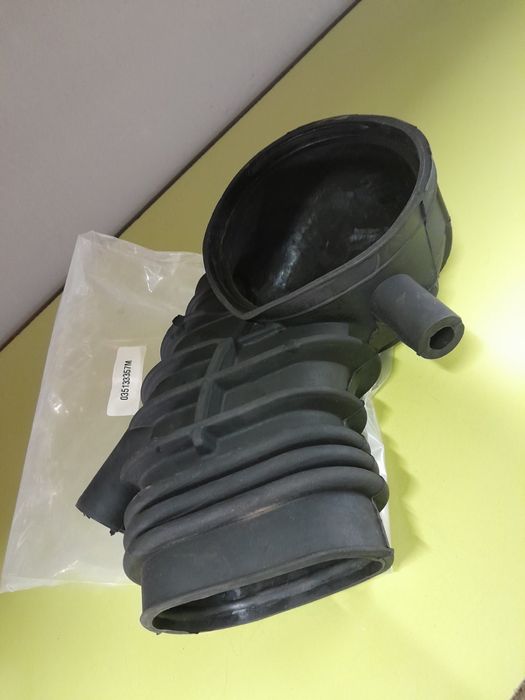 Воздуховод патрубкок гофра Audi 100/80 2.2 -2.3