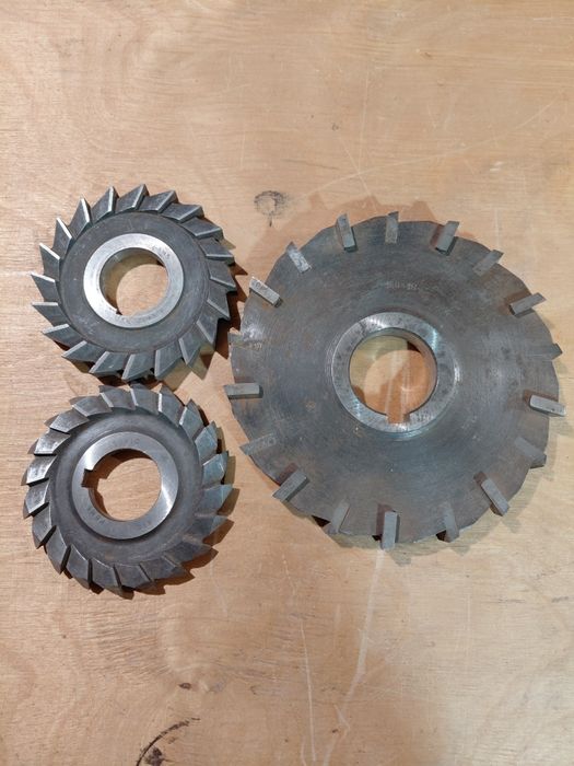 Продам фрезы на большой фрезер.