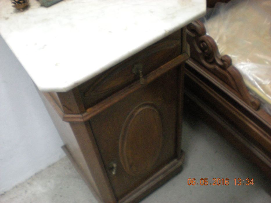 Mobilia de quarto antiga ano de 1850