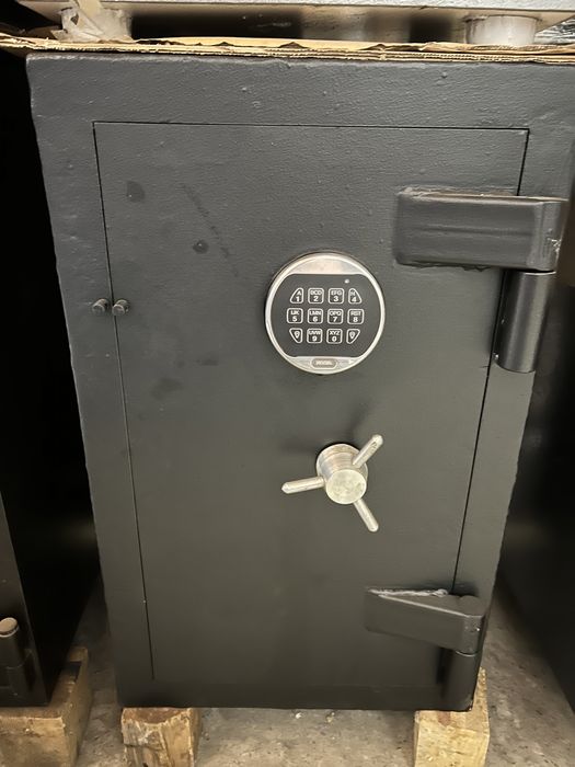 Сейфи кодові взломостійкі 2 клас вибір