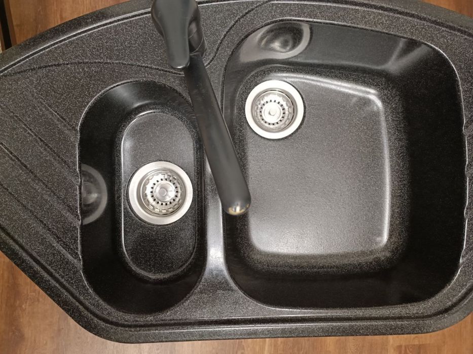 Кухонна мийка в чудовому стані
