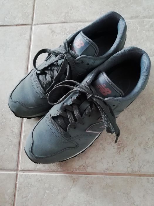 Ténis New Balance cinza
