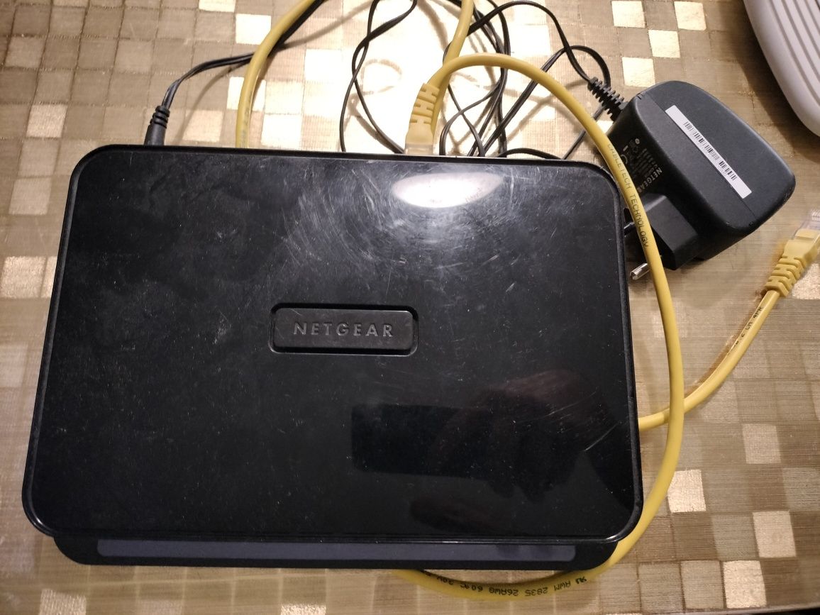 Bezprzewodowy router NETGEAR DGND3700