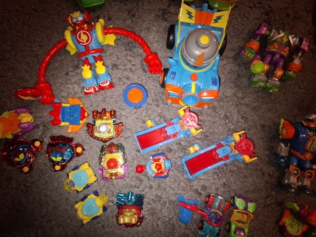 Zestaw Super Zings tor, wieża, superbot, pojazdy