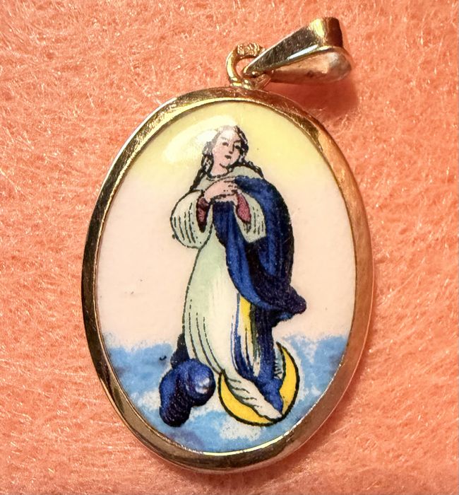 Medalha em ouro para fio da N Senhora da Conceição