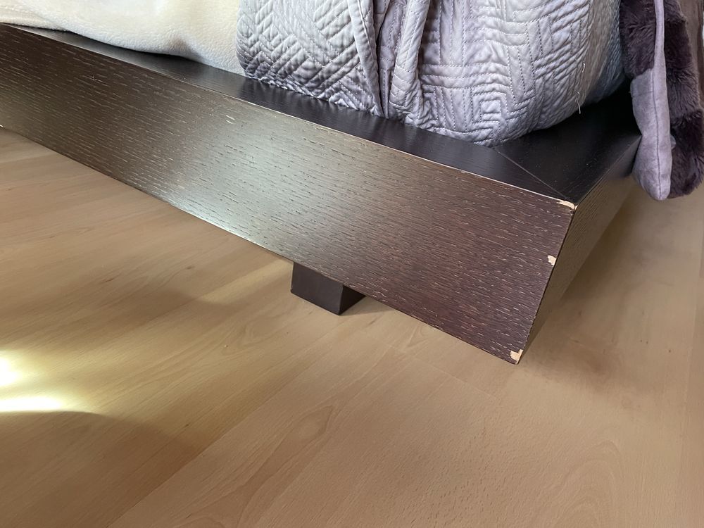 Cama de casal com cómoda