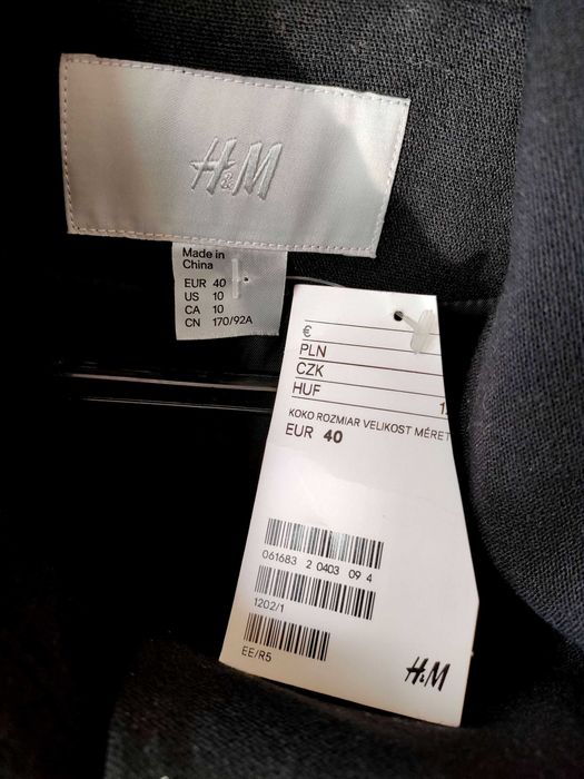 Nowy, elegancki płaszcz wiosenno/ jesienny w kolorze czarnym. Polecam.