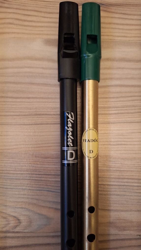 Dwa Flażolety w stroju D
