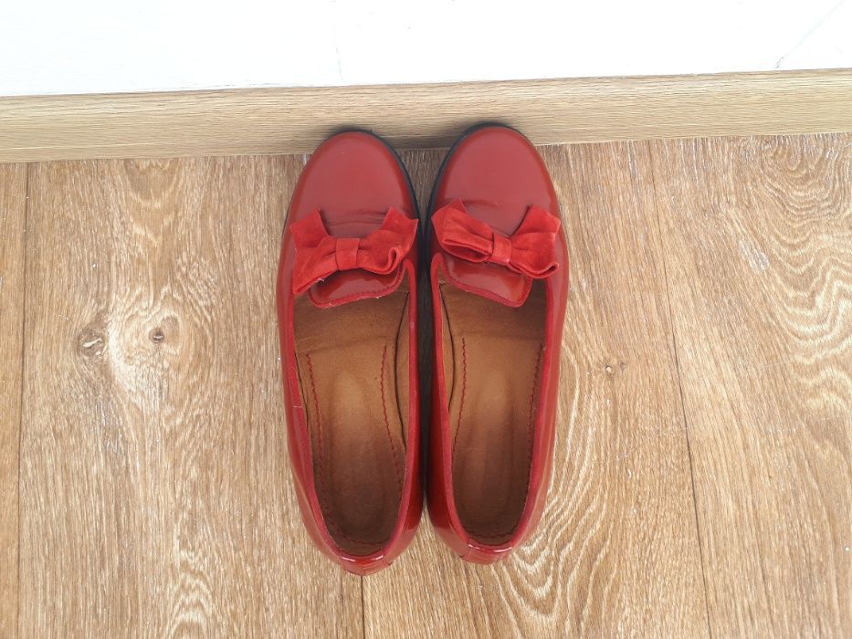 Продам шкіряні туфлі, лофери, балетки 38