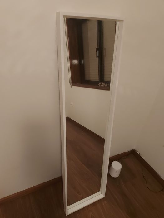 Vendo Espelho branco.