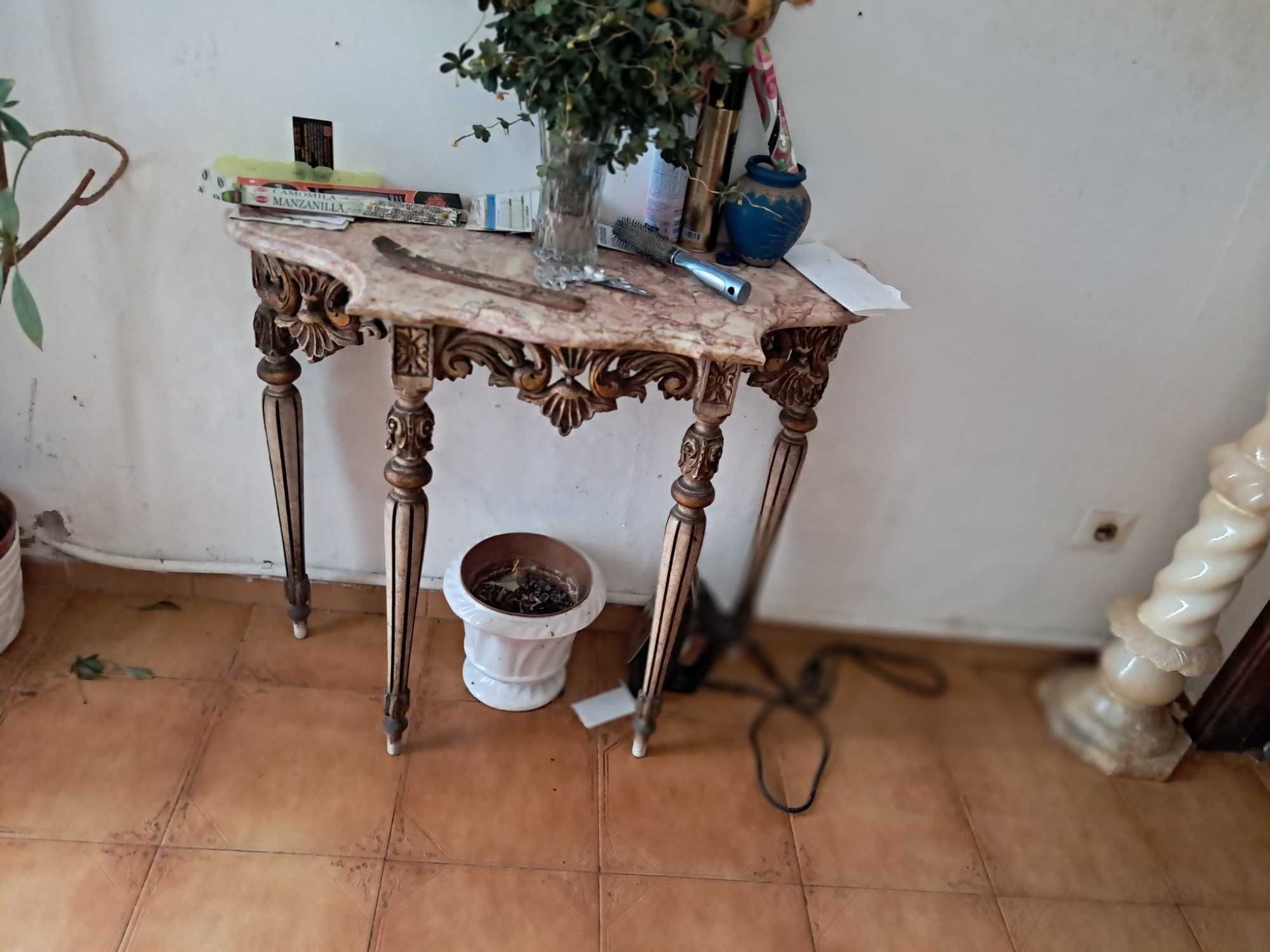 Mesa de entrada em mármore