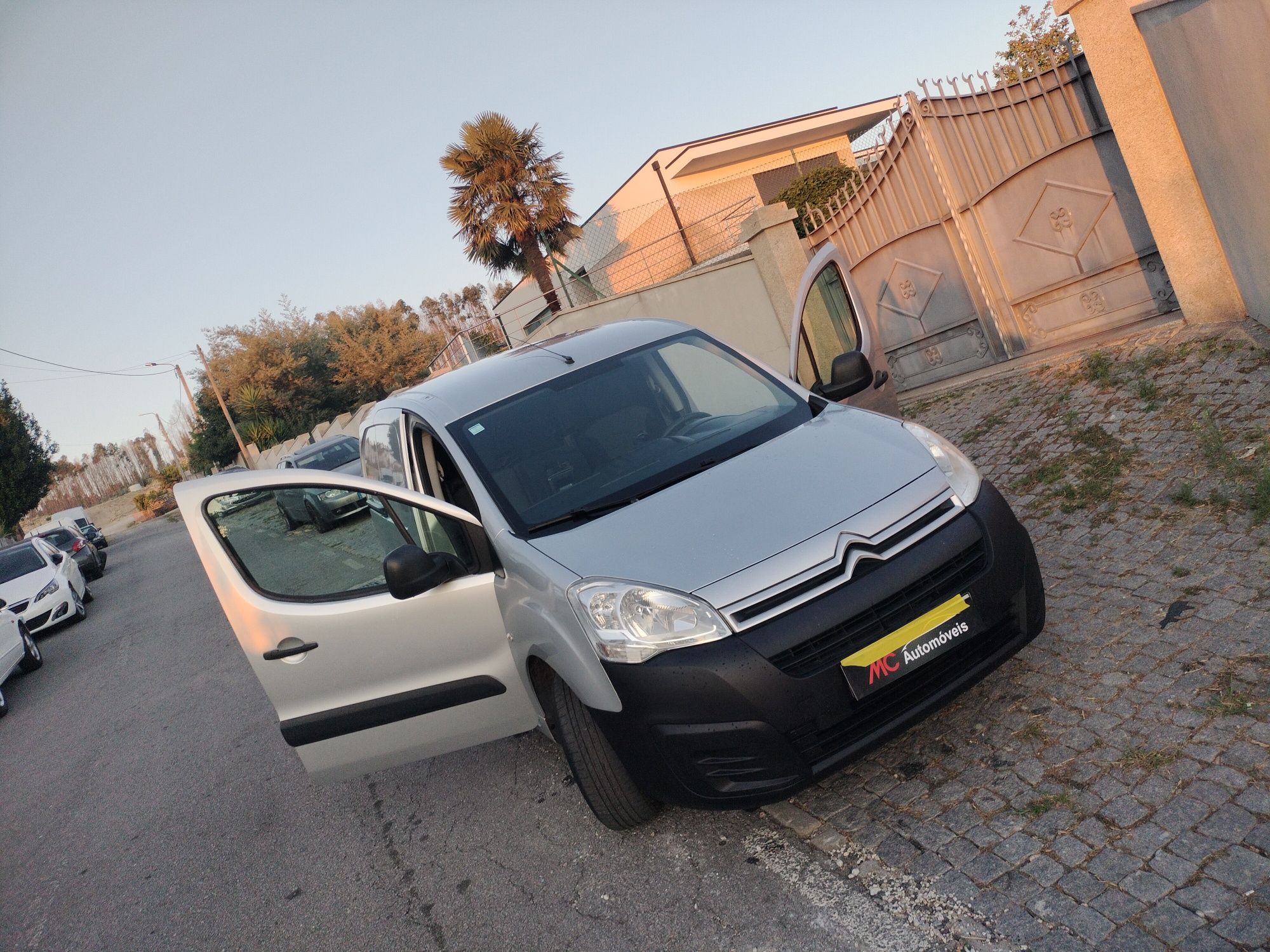 Peugeot partner de 2018com 100 CV motor 1600 HDI so 187 mil km