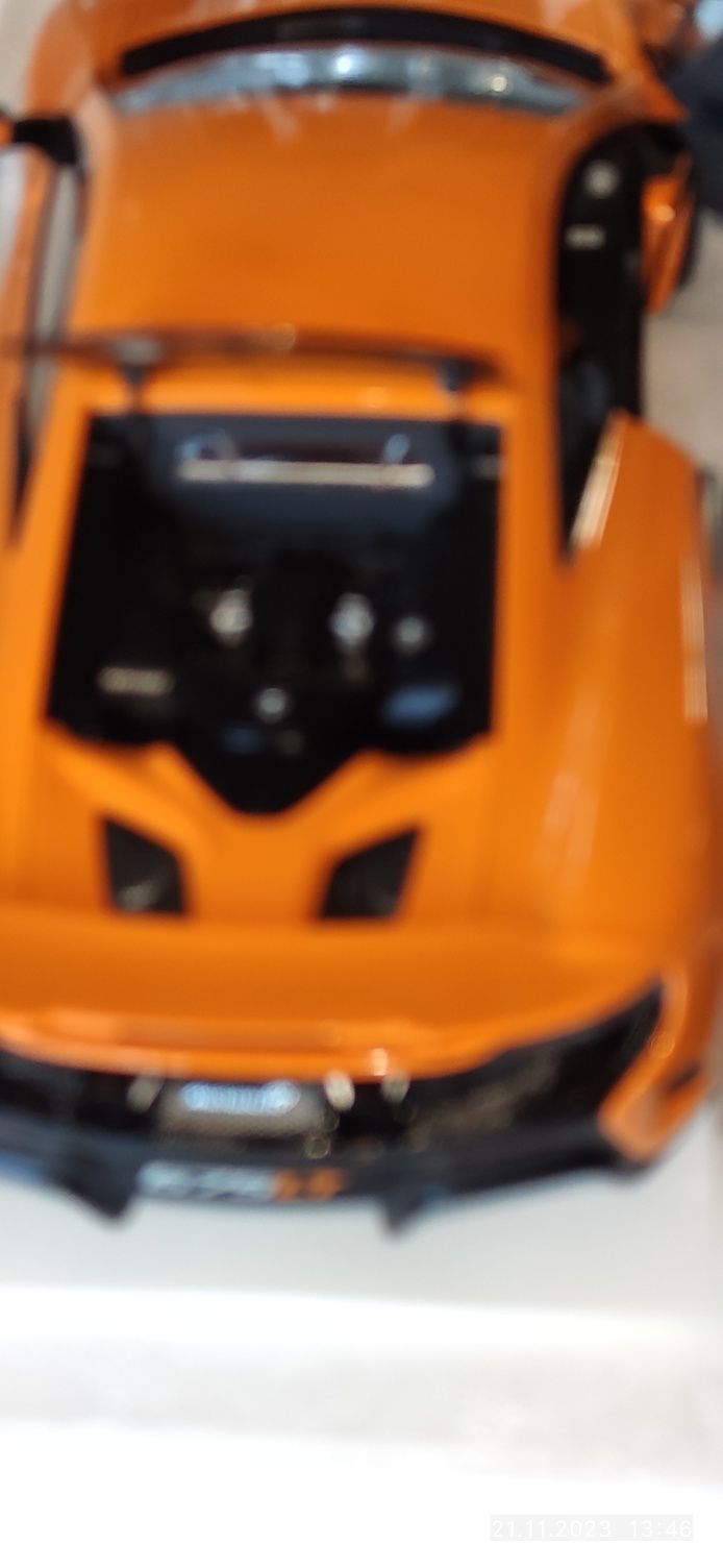 Mclaren 675 LT.1:18 auto art