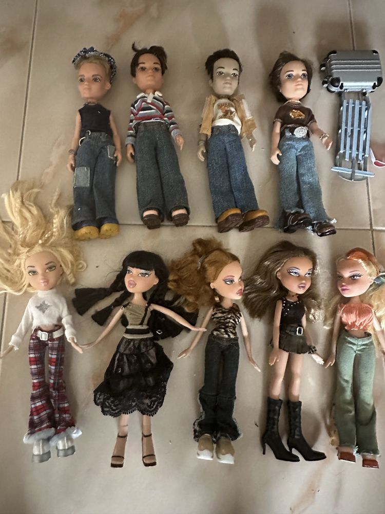 Colecão Bratz com 9 bonecos