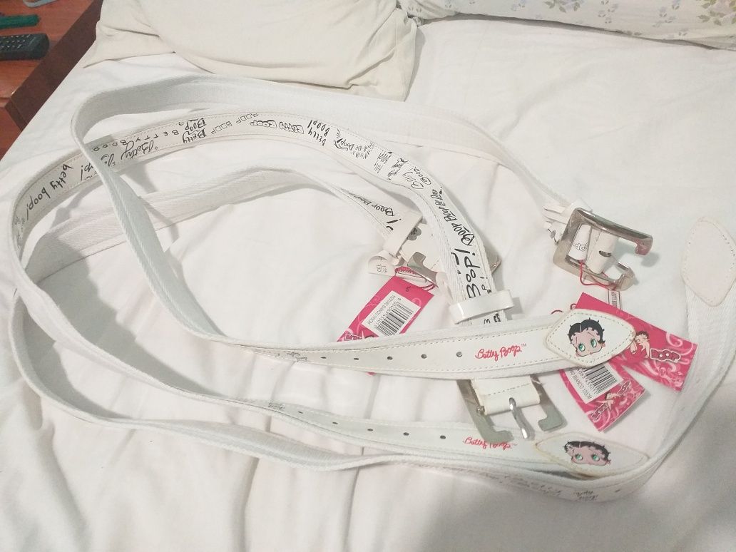 Vendo cintos menina/senhora