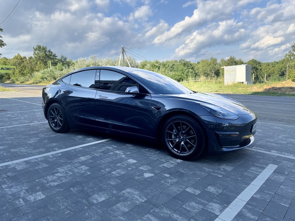 Tesla model 3 2021