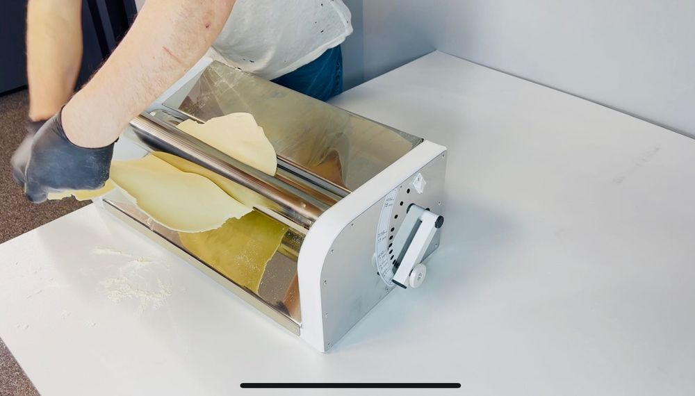 Ручная тісторозкатка