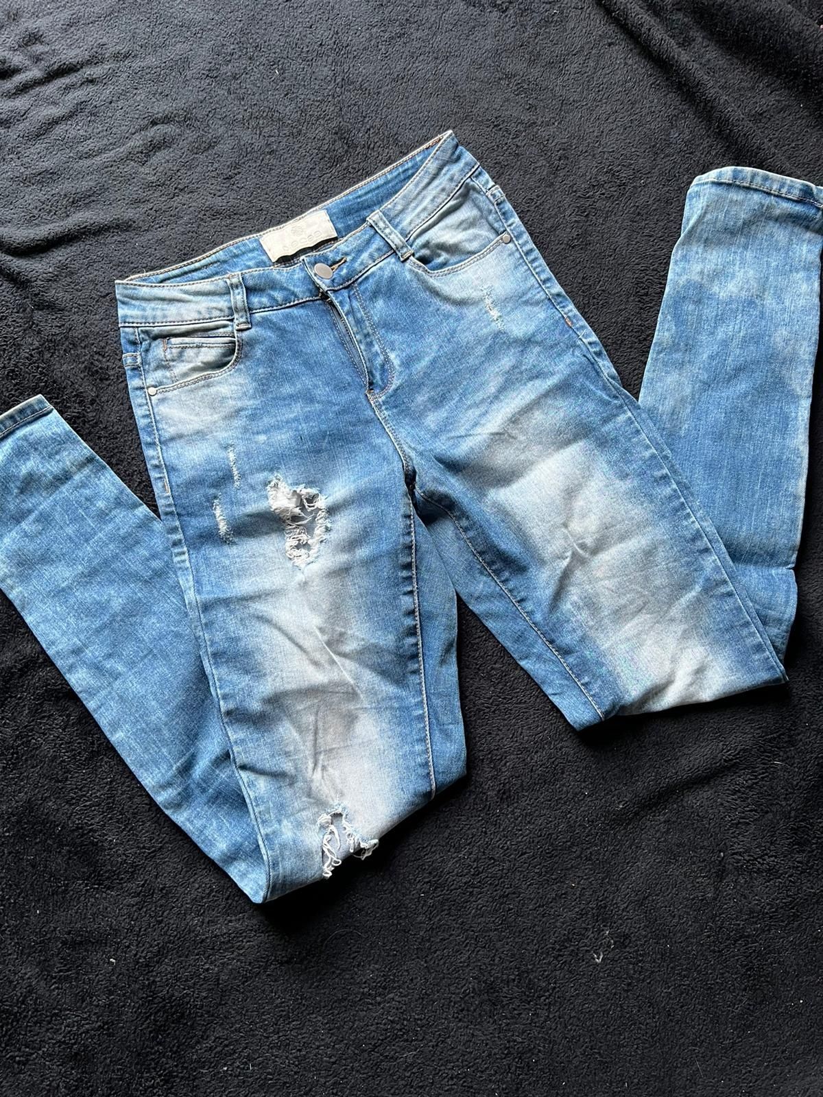 Dziurawe jeansy Pieces r XS/S