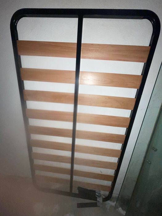 Cama de Solteiro com Colchão – Ótimo Estado