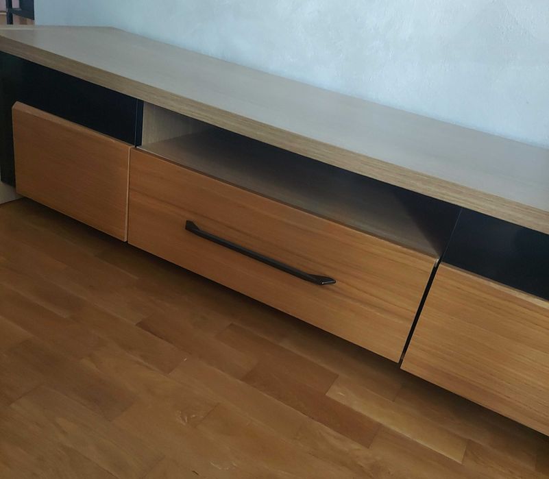 Szafka rtv kolor zloty dąb