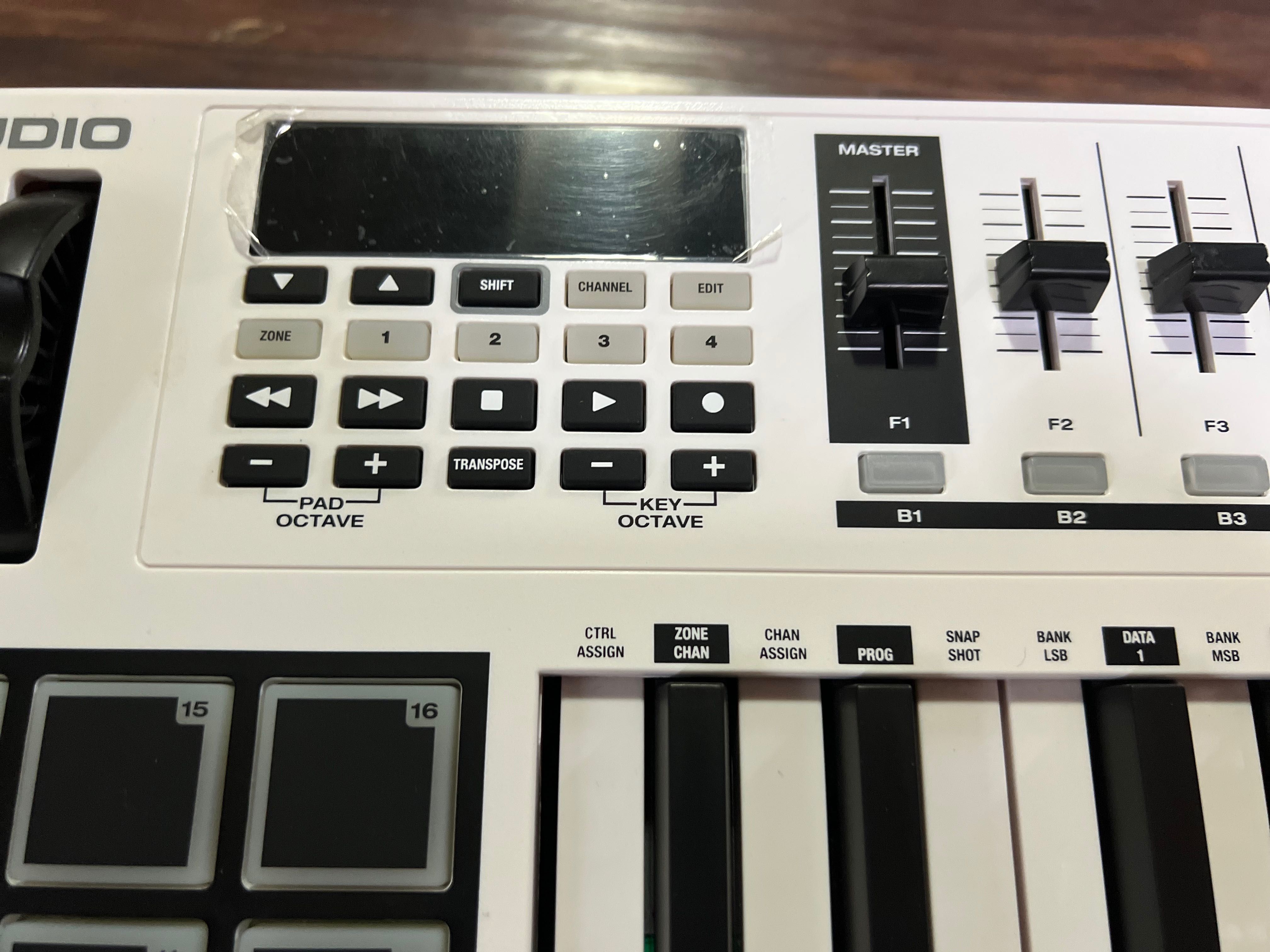 M-AUDIO CODE 25 white MIDI karton klawiatura sterująca