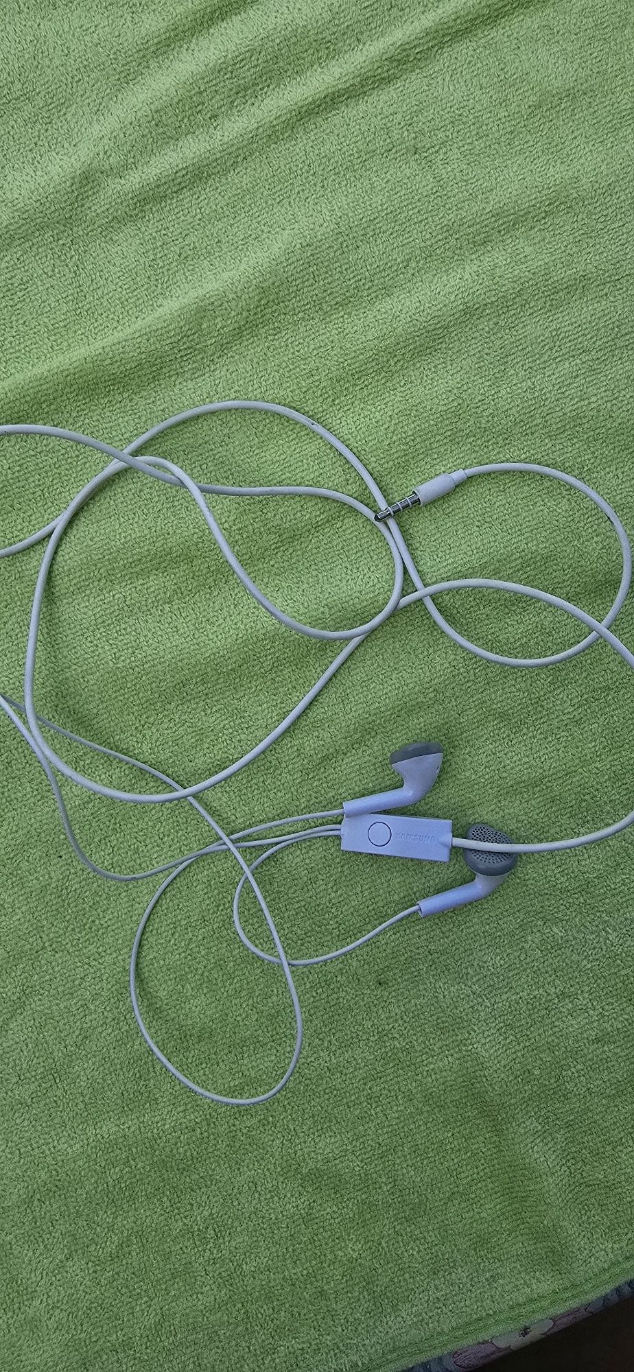 Auriculares com fio Samsung brancos