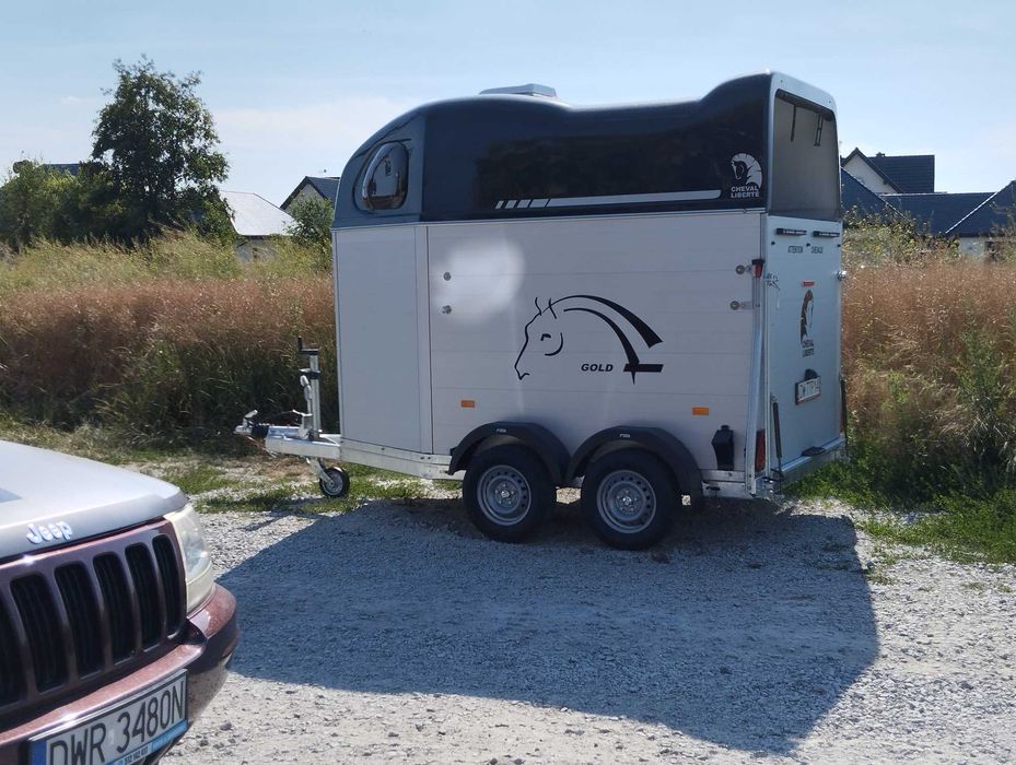 Bukmanka, przyczepa do przewozu koni do wynajęcia