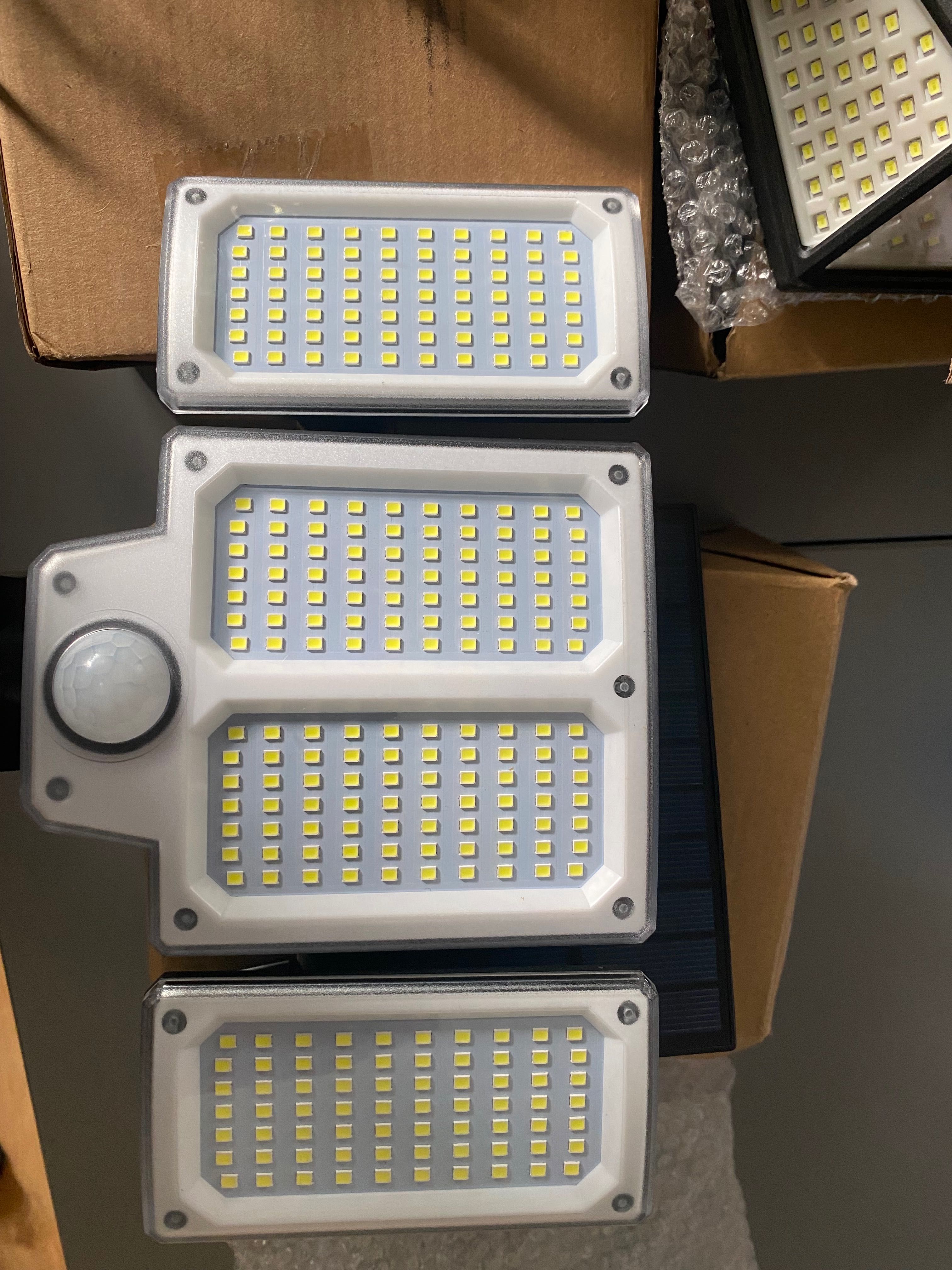 Halogeny lampy solarne oświetlenie działki