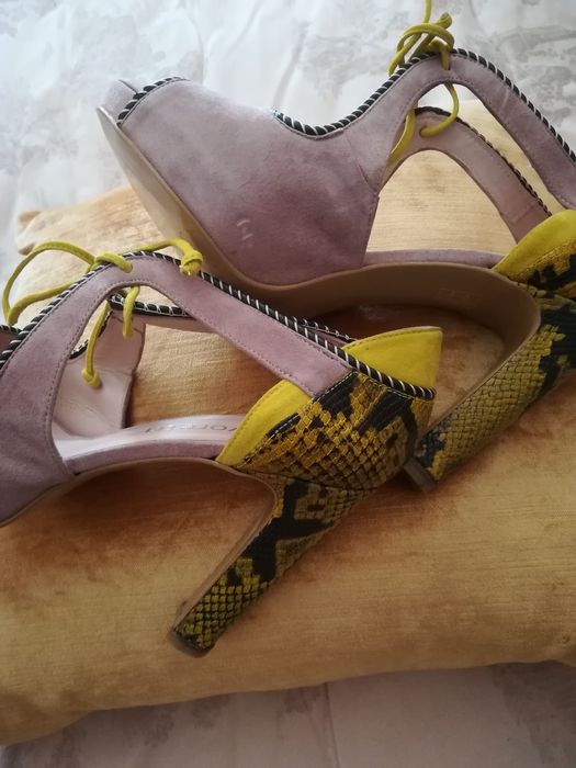 Sandalias da marca ANGARI