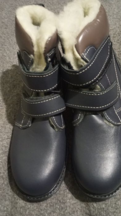 Продам Мужские полуботинки  37 размер новые на  меху