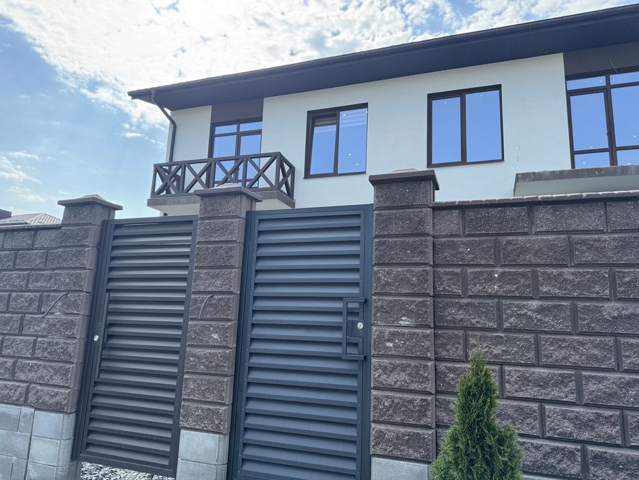 Супер ЦІНА! Цегляний 3к котедж-двоян в ЕЛІТНОМУ РАЙОНІ Рівного!