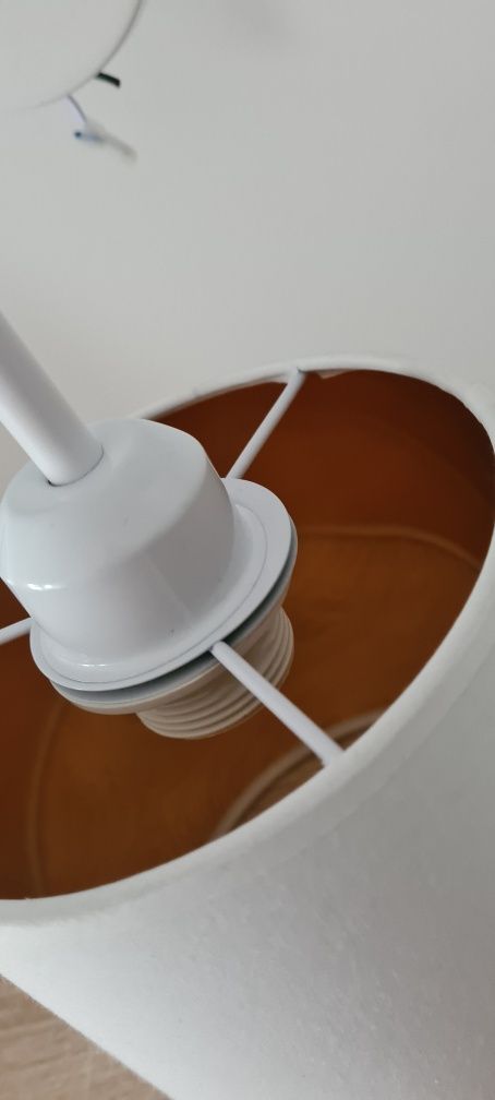 Lampka na ścianę biała