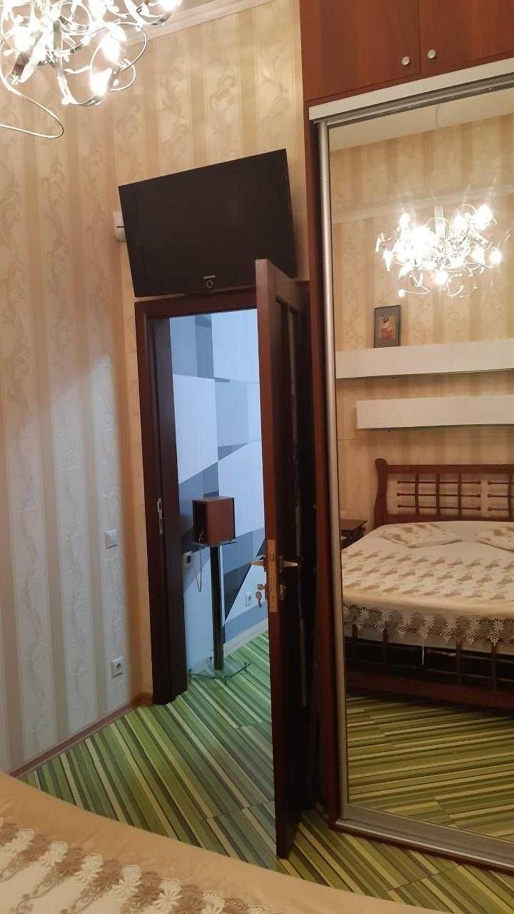 сдам двухкомнатную квартиру в  Киева ул Ивана франко с  паркоместом