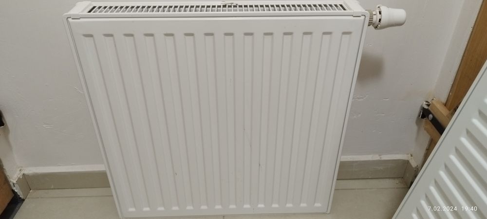 Nowy Grzejnik typu Purmo z regulatorem temperatury