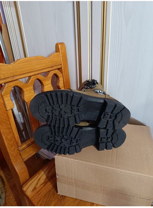 Шкіряні зимові фірмові черевики 39р цегейка