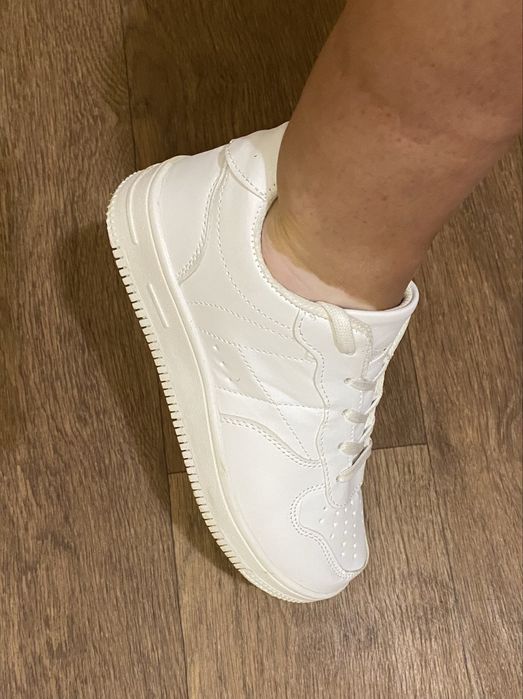 Кросівки жіночі 36 розмір