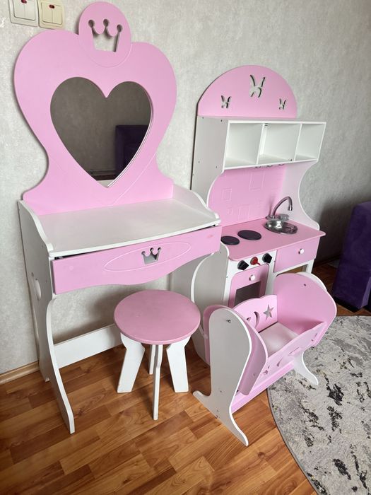 Меблі в дитячу кімнату, дитяча кухня, дитячий стіл