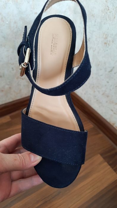 Босоніжки на танкетці Pull& Bear, Испанія, оригінал 36р.