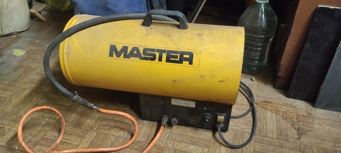 Продам газовую тепловую пушку MASTER