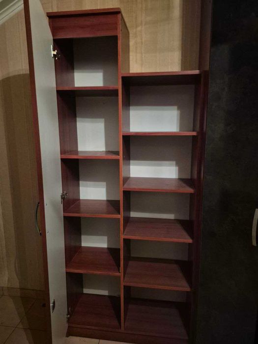 Комплект меблів у кімнату, з двох окремих частин