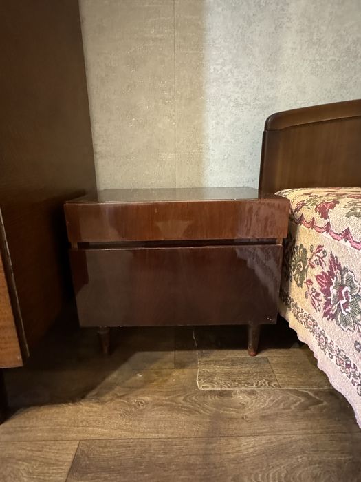 Тумба радянська лакована