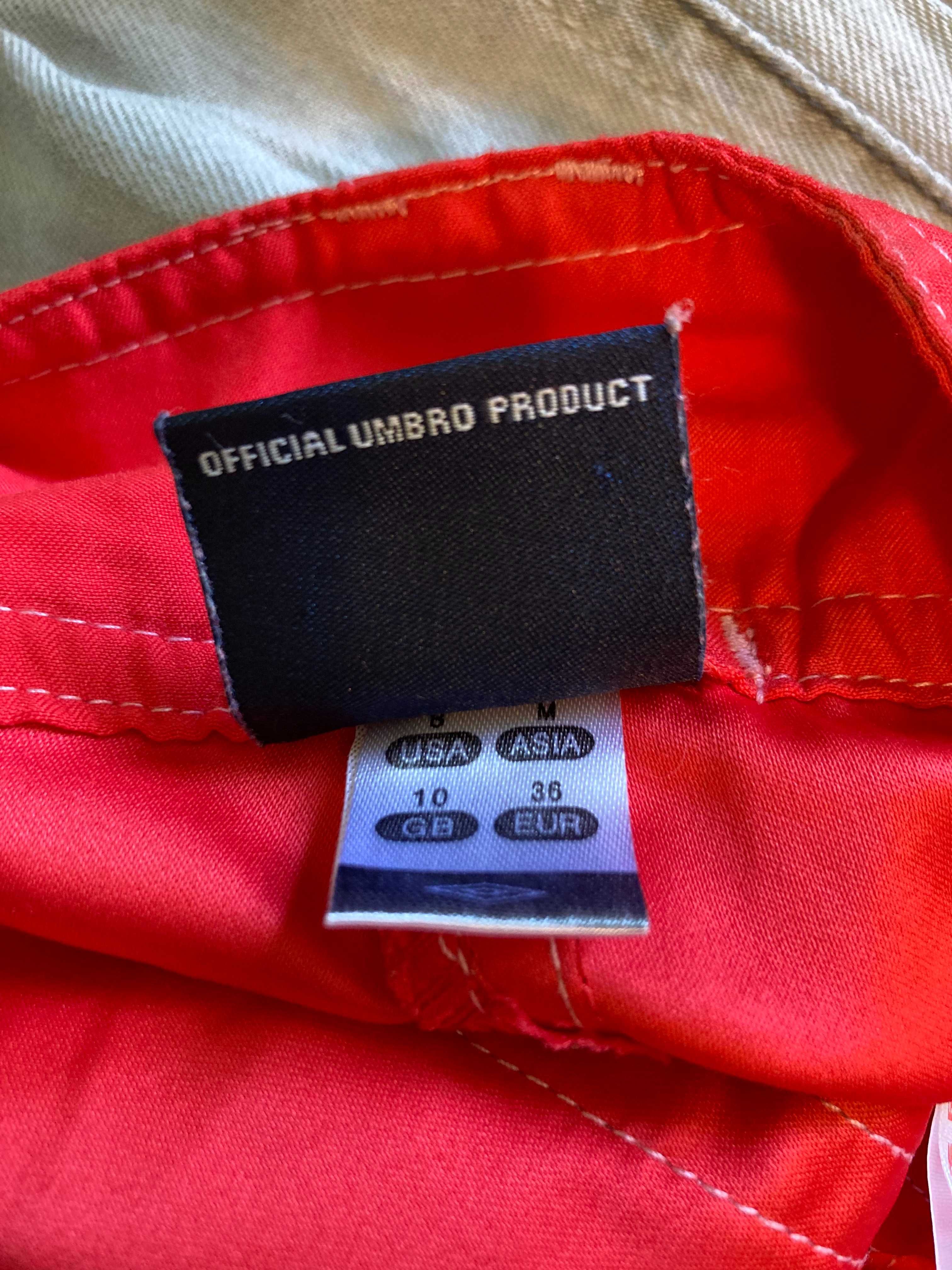 Damskie krótkie spodenki rybaczki czerwone Umbro