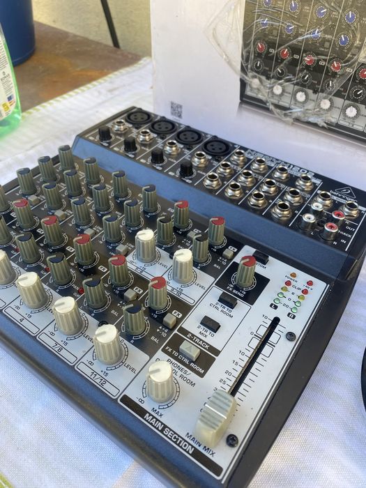 Behringuer xenyx 1202